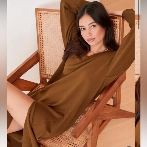 Aritzia Dresses & Skirts - Aritzia Wilfred Cyprie 100% Merino Wool Foxfire Brown Slit Sweater Dress Small